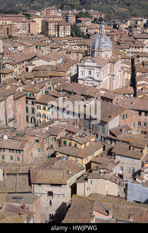 La vista sui tetti di Siena da Torre del Mangia, Toscana, Italia Foto Stock