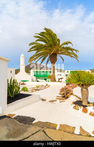 Tipica Canaria edifici di La Geria la regione del vino di Lanzarote, Isole Canarie, Spagna Foto Stock