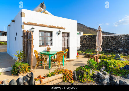 Casa sulla spiaggia di El Golfo village, Lanzarote, Isole Canarie, Spagna Foto Stock