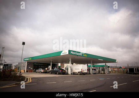 Morrisons supermercato , Blackhorse Street , Bolton. Stazione di benzina Foto Stock