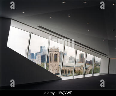 Piano superiore finestra che si affaccia sul centro della città. Il Walker Art Center a Minneapolis, Stati Uniti. Architetto: Herzog e de Meuron, 2005. Foto Stock