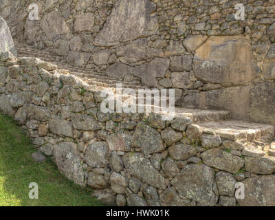 Machu Picchu, Perù - 22 Maggio 2016: il muro di antica città inca. Foto Stock