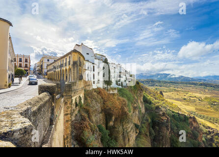 Vista della città vecchia sulla Tajo Gorge di Ronda. Andalusia, Spagna Foto Stock