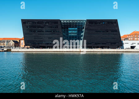 COPENHAGEN, Danimarca - 11 Marzo 2017: Black Diamond, modern waterfront estensione al Royal libreria Danese di Copenaghen. Foto Stock