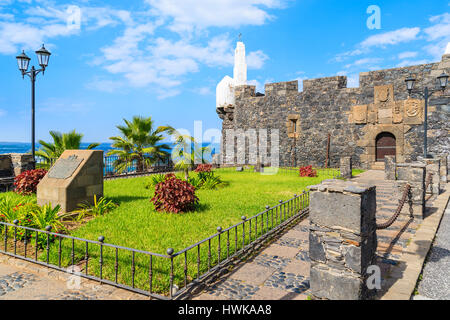 GARACHICO TENERIFE ISLAND - 15 NOV 2015: giardino verde in castello di San Miguel de Garachico sull'isola di Tenerife, Spagna. Foto Stock