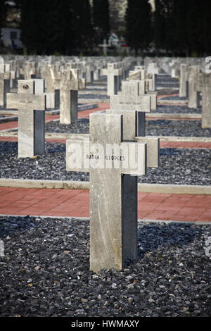 Salonicco, Grecia - 26 novembre 2012: Zeitenlik, alleati cimitero militare e della I Guerra Mondiale Memorial Park. Contiene le tombe dei serbo, F Foto Stock