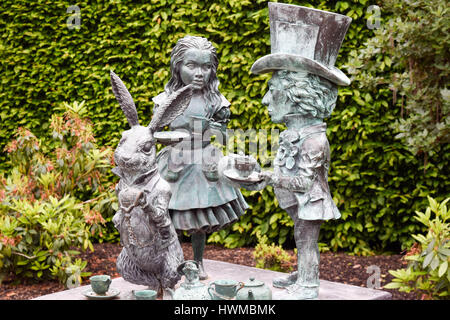 Scultura di Alice nel paese delle meraviglie in Hamilton Gardens, Nuova Zelanda. Foto Stock