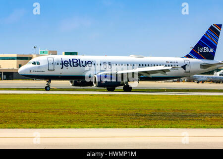 Jet Blue Airlines Airbus A320-232 a Sarasota SRQ Airport in Florida Foto Stock