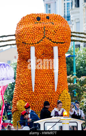 Decorate il galleggiante per la parata di La Festa del Limone di Menton. Foto Stock