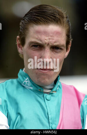 RICHARD HUGHES JOCKEY IPPODROMO DI YORK YORK 14 Maggio 2002 Foto Stock