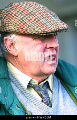 MICK EASTERBY GARA allenatore di cavalli GARE DI DONCASTER DONCASTER 01 Marzo 2002 Foto Stock