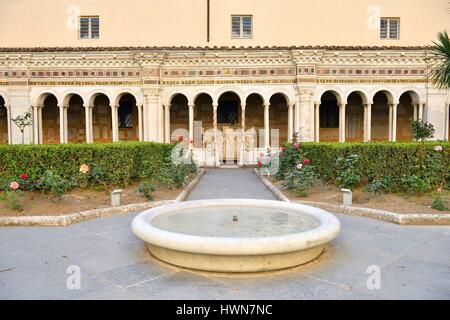 Italia Lazio Roma centro storico sono classificati come patrimonio mondiale dall'UNESCO, la Basilica di San Paolo fuori le Mura (basilica di San Paolo fuori le Mura), il chiostro Foto Stock