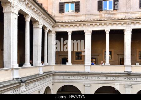 Italia Lazio Roma centro storico sono classificati come patrimonio mondiale dall' UNESCO, piazza Navona distretto, chiostro del Bramante, caff Foto Stock