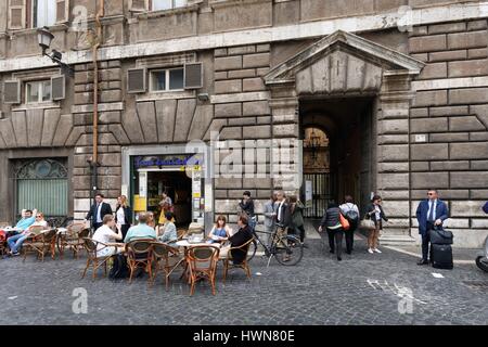 Italia Lazio Roma centro storico sono classificati come patrimonio mondiale dall' UNESCO, piazza Navona distretto, Sant'Eustachio Cafe dove uno dei migliori caffè espresso di Roma serve Foto Stock