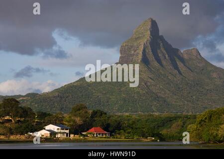 Maurizio, Western Mauritius Tamarin, Montagne du Rempart mountain (el. A 777 metri), il tramonto Foto Stock