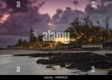 Maurizio Maurizio meridionale, Blue Bay, Blue Lagoon Beach Hotel, crepuscolo Foto Stock
