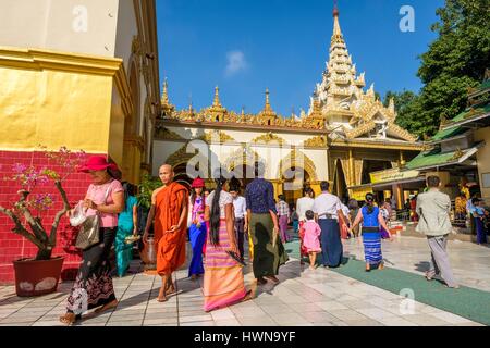 Myanmar (Birmania), regione di Mandalay, Mandalay Mahamuni Pagoda (o Pagoda Arakan) costruito alla fine del XVIII secolo è una delle più venerate nel paese Foto Stock