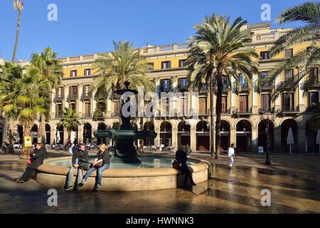 In Spagna, in Catalogna, Barcellona, quartiere Barrio Gotico, vicino alla Rambla, Plaça Reial (Piazza Reale) Foto Stock