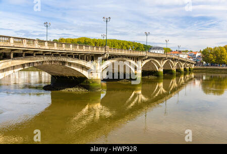 Saint Esprit ponte in Bayonne, Francia Foto Stock