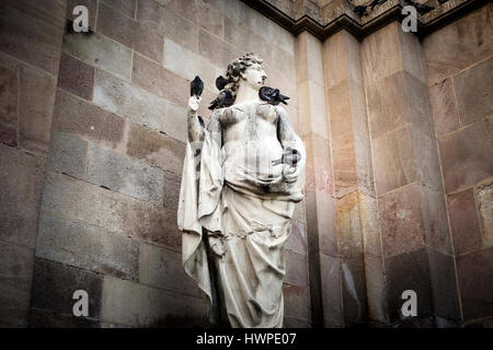 Una statua presso la famosa fontana Cascada del Parque de la Ciudadela (Parc de la Ciutadella) è progettato da Josep Fontserè e tra i punti di riferimento e m Foto Stock