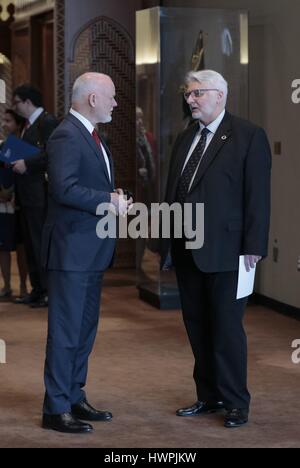 Nazioni Unite, New York, USA, 21 marzo 2017 - Il Ministro degli Esteri della Polonia Witold Waszczykowski (R) incontro con il presidente dell'Assemblea Generale Peter Thomson (sinistra) oggi presso la sede delle Nazioni Unite a New York. Foto: Luiz Rampelotto/EuropaNewswire | Verwendung weltweit Foto Stock