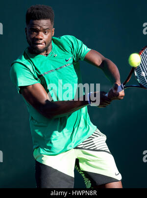 Key Biscayne, Florida, Stati Uniti d'America. Xxi Mar, 2017. Francesca Tiafoe, degli Stati Uniti, in azione contro Mathias Bourgue, dalla Francia al 2017 Miami Open presentato da Itau professional tennis tournament, ha suonato in occasione di Crandon Park Tennis Center di Key Biscayne, Florida, Stati Uniti d'America. Mario Houben/CSM/Alamy Live News Foto Stock