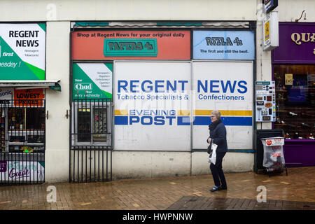 Mansfield, Nottinghamshire, Regno Unito. 22 Mar, 2017. Il centro della città strade di Mansfield sono quasi deserte questo pomeriggio a causa di violenti acquazzoni di pioggia. Credito: Ian Francesco/Alamy Live News Foto Stock