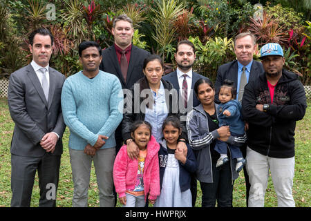 Hong Kong, Cina. 9 Mar, 2017. Gli avvocati canadesi per i profughi che al riparo Snowden sulla missione esplorativa a Hong Kong il 8 marzo 2017. (L a R posteriore)- Francesco Tourigny, Ajith Pushpa Kumara, Michael Simkin, Vanessa Mae Rodel Marc-André Séguin Nadeeka Dilrukshi Nonis tenendo il suo figlio Dinath, Hong Kong in base Canadian Barrister, Robert Tibbo e Supun Thilina Kellapatha.L a R Keana anteriore e Sethmundi Kellapatha. Credito: Jayne Russell/ZUMA filo/Alamy Live News Foto Stock