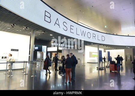 Basel, Svizzera. 22 Mar, 2017. L'entrata dell'Orologeria e della gioielleria fiera Baselworld prima della sua apertura a Basilea in Svizzera, 22 marzo 2017. Foto: Andrej Sokolow//dpa/Alamy Live News Foto Stock