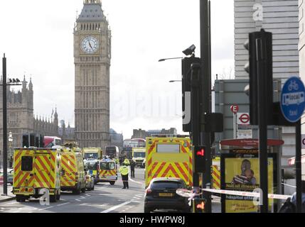 Londra, Regno Unito. 22 Mar, 2017. Attacco terroristico nel cuore di Londra, Westminster. Credito: dpa/Alamy Live News Foto Stock