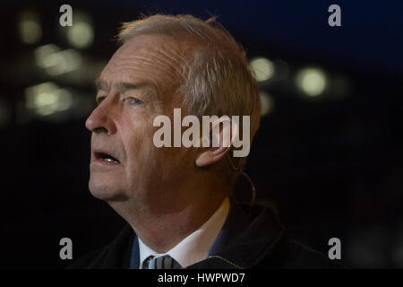 Londra, Regno Unito. 22 Mar, 2017. Jon Neve giornalista britannico e il canale 4 presentatore televisivo, relazioni sul terrore incidente al Parlamento Credito: amer ghazzal/Alamy Live News Foto Stock