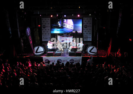 Fort Lauderdale, Florida, Stati Uniti d'America. 03 apr, 2017. La visita Chainsmokers 97,3 Hits sessioni alla rivoluzione su Aprile 3, 2017 a Fort Lauderdale, Florida. Credito: Mpi04/media/punzone Alamy Live News Foto Stock