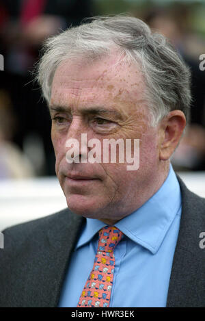 NEVILLE CALLAGHAN GARA allenatore di cavalli IPPODROMO DI YORK YORK INGHILTERRA 14 Maggio 2003 Foto Stock