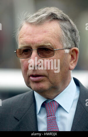 MICHAEL JARVIS corsa di cavalli TRAINER NEWMARKET RACECOURSE INGHILTERRA 03 Maggio 2003 Foto Stock