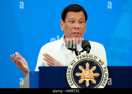 Il presidente filippino Rodrigo Duterte risolve la comunità filippina all orizzonte Vista Lago Hotel 19 Marzo 2017 in Nay Gen. Pyi Taw, Myanmar. Durante il discorso Duterte ha esortato i filippini di essere più aggressivo dei loro diritti e proactive in reporting la corruzione nel governo. Foto Stock