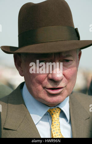 BARRY HILLS corsa di cavalli TRAINER Doncaster Racecourse DONCASTER 01 Aprile 2005 Foto Stock