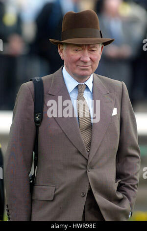 BARRY HILLS corsa di cavalli TRAINER Doncaster Racecourse DONCASTER 01 Aprile 2005 Foto Stock