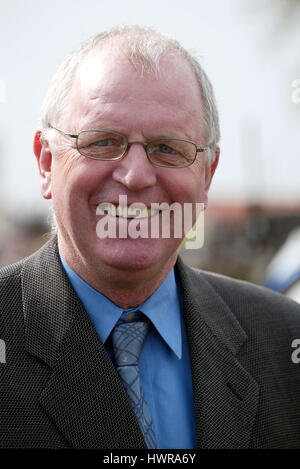 MICHAEL CHANNON GARA allenatore di cavalli ippodromo di NEWMARKET NEWMARKET 14 Aprile 2004 Foto Stock