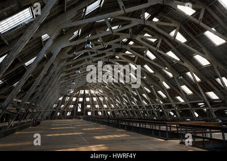 La corda che fabbrica a Chatham Historic Dockyard, Kent, Regno Unito Foto Stock