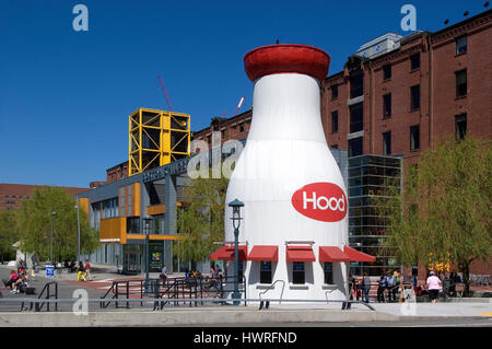 Il cofano bottiglia di latte di fronte al Museo dei Bambini di Boston, Massachusetts Foto Stock