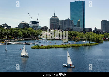 Boston's Back Bay di edifici e la laguna di Esplanade dal Longfellow Bridge, Boston, Massachusetts Foto Stock