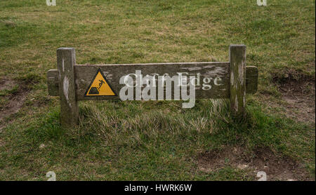 Cliff Edge segno a Beachy Head Foto Stock