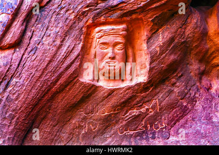 Il re Abdullah statua Lawrence Memorial Accampamento Beduino Barrah Siq Wadi Rum a Valle della Luna in Giordania. Barrah Siq è dove il Principe Abdullah ha incontrato per la prima volta TE L Foto Stock