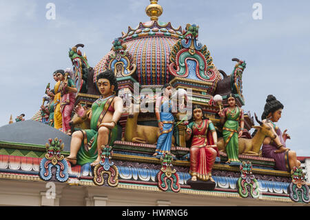 Singapore, Chinatown, Sri Mariamman Tempio indiano, tetto con figure Foto Stock