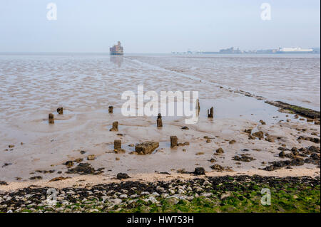 Torre di granella nel fiume Medway Kent. Una parte della granella forte che fu costruito per proteggere Sheerness dockyard e del Tamigi Foto Stock