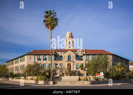 La storica Curley edificio scolastico in Ajo, Arizona, Stati Uniti. Foto Stock