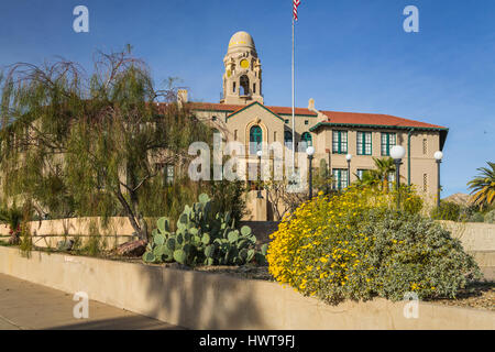 La storica Curley edificio scolastico in Ajo, Arizona, Stati Uniti. Foto Stock