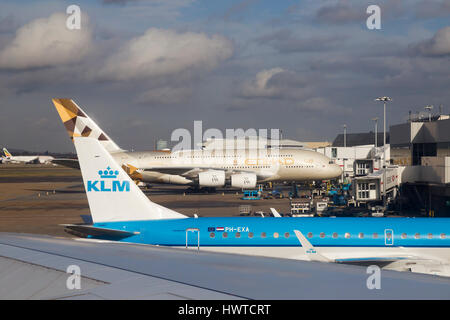 Londra Heathrow vista dal Business Class a bordo Qatar Aireways, Airbus A380-800 Foto Stock