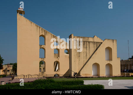 Il famoso Jantar Mantar, osservatorio astronomico a Jaipur. Patrimonio Mondiale dell Unesco Foto Stock