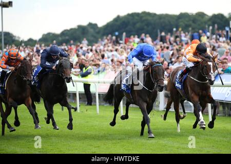 PLEASCASH cavalcato da KEVIN MANN DARLEY YORKSHIRE OAKS YORK RACECOURSE YORK INGHILTERRA 20 Agosto 2015 Foto Stock